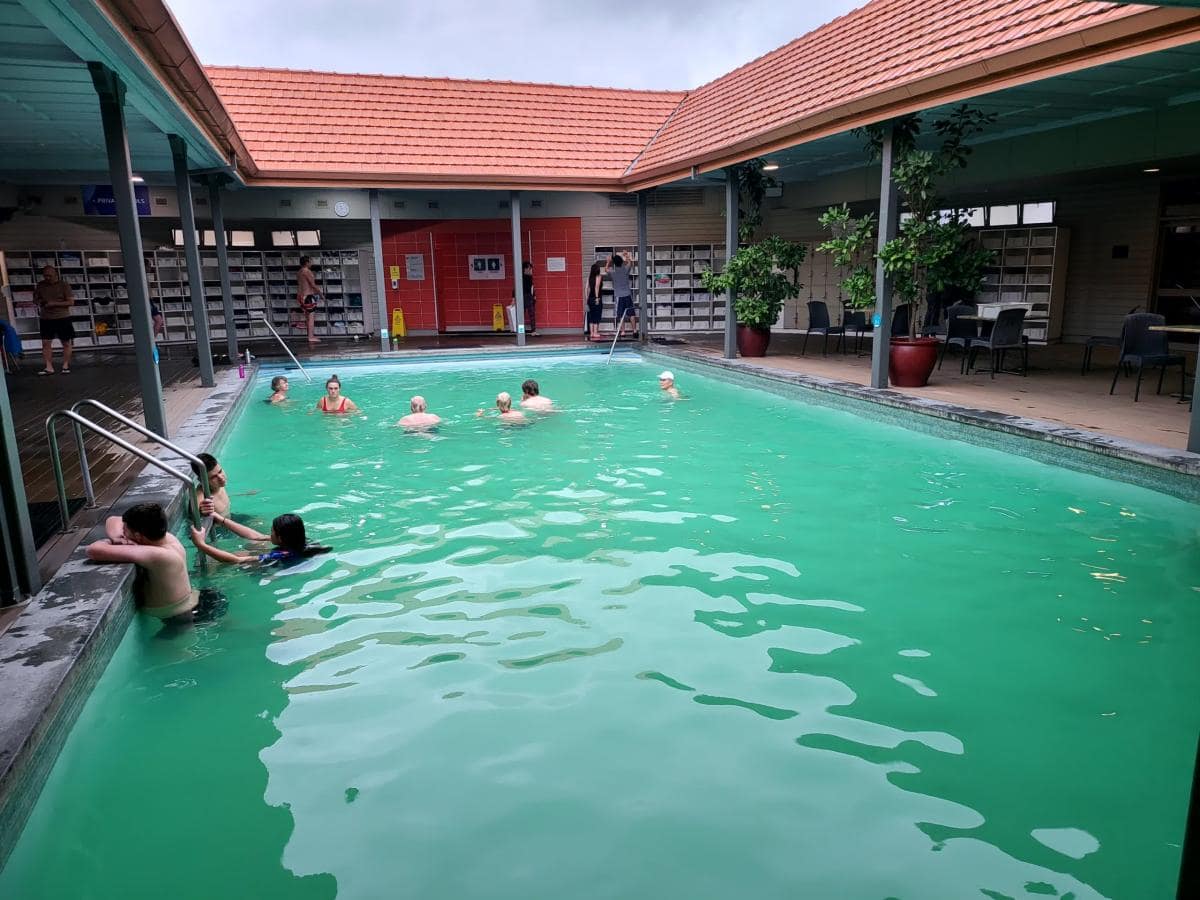 폴리네시안스파 온천수영장